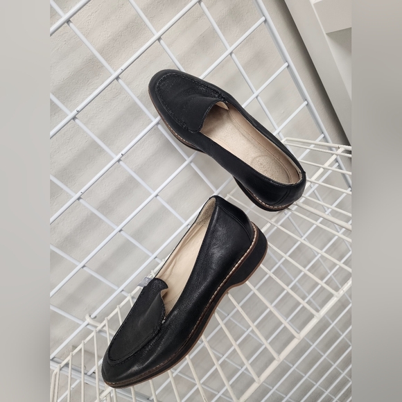 Elegant Black Leather Loafers for Women - Picture 1 of 1